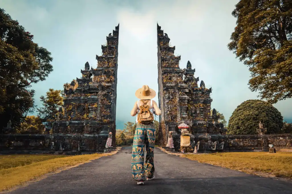Daniel Madariaga promotes sustainable tourism with practical recommendations for travelers