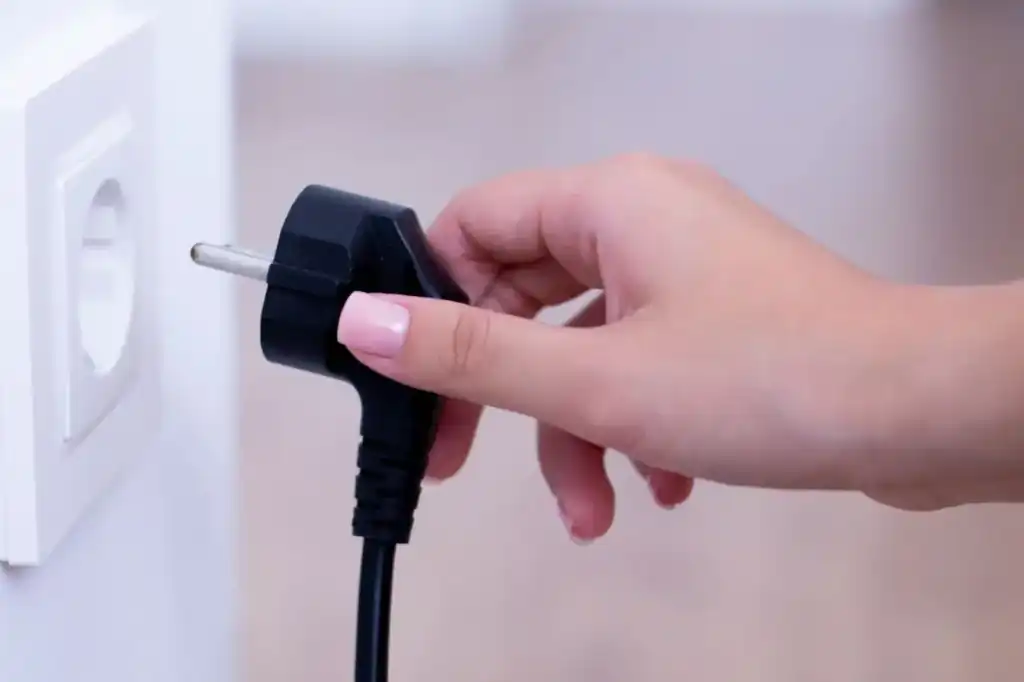 Daniel Madariaga Shares Strategies to Reduce Household Electricity Consumption